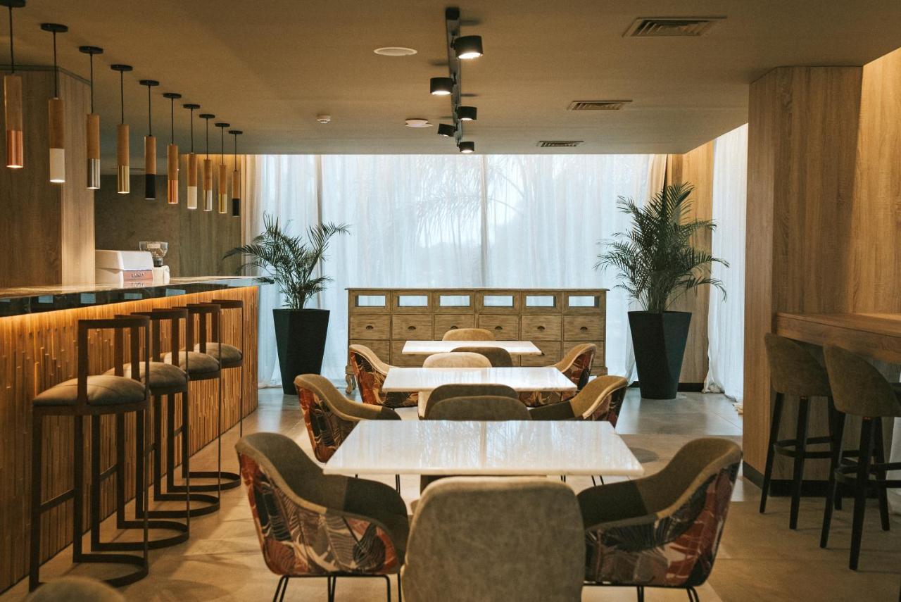 Howard Johnson Plaza La Ribera Ресістенсія Екстер'єр фото